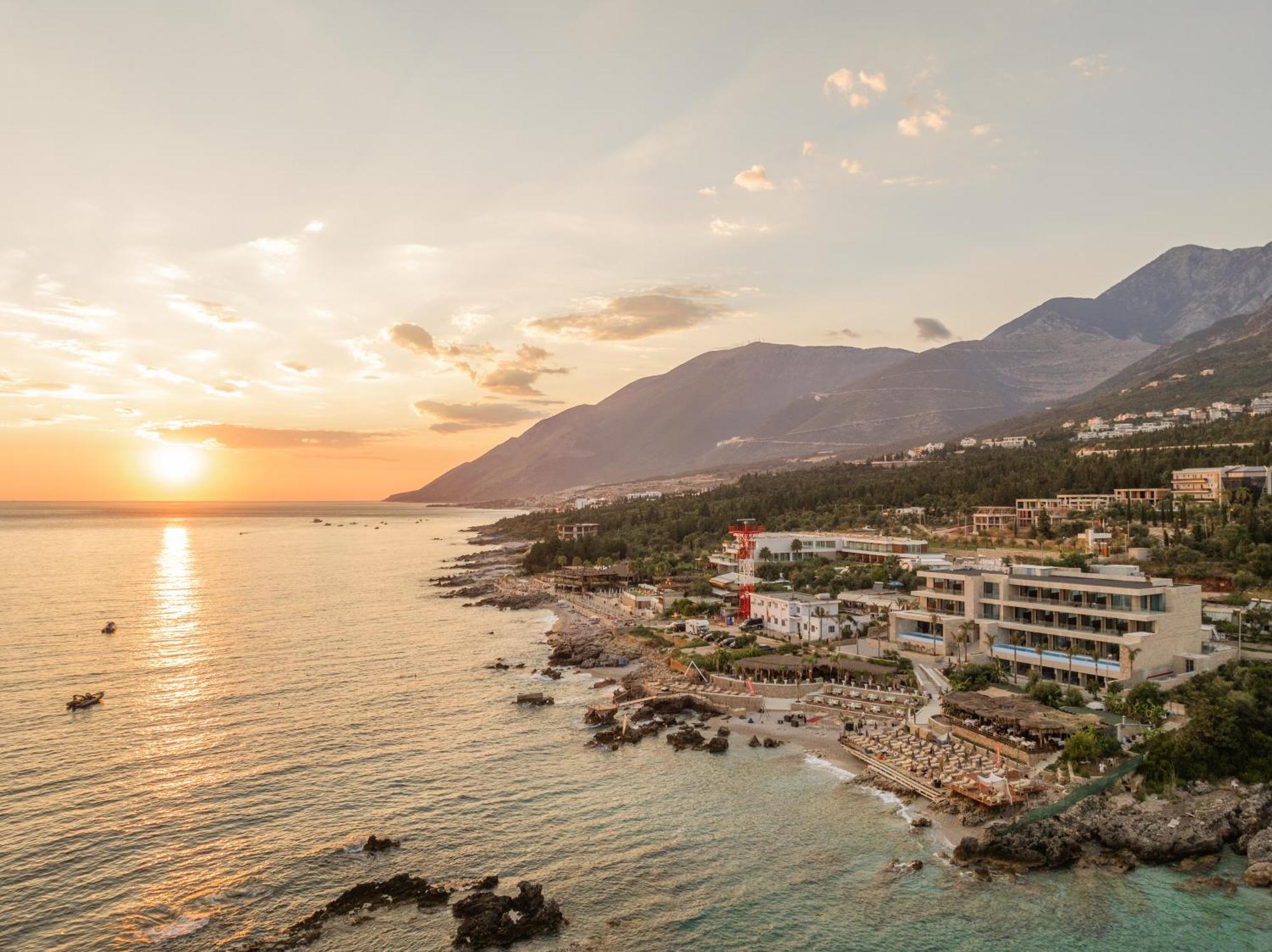 Beyond A Luxury Boutique Hotel Dhërmi 外观 照片